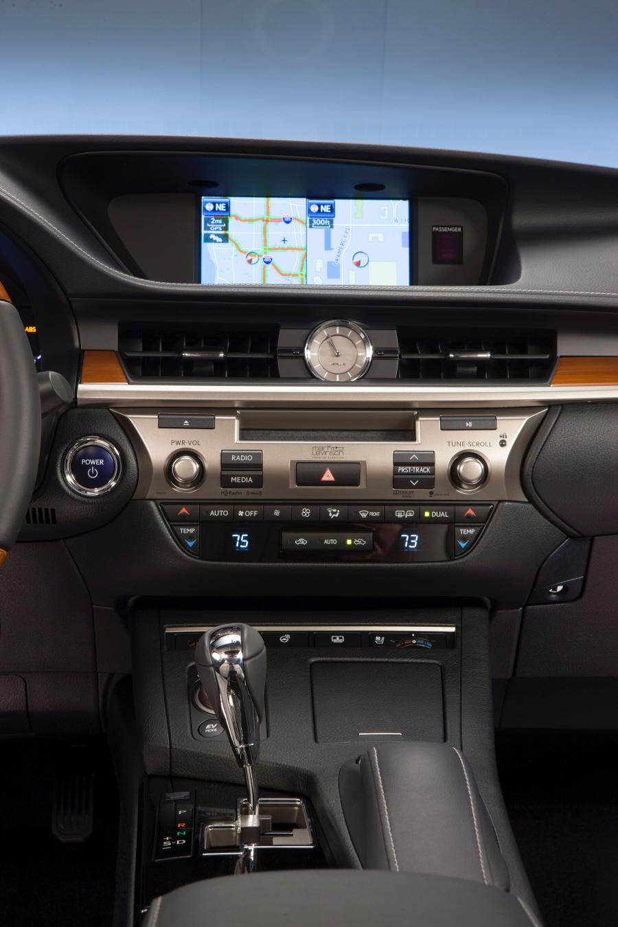  Lexus ES300h 2012 года  (фото 11 из 44)